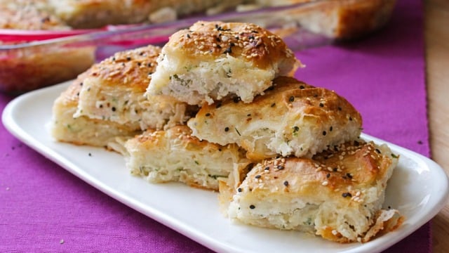Kat Kat Lezzet: Sütlü Serpme Börek