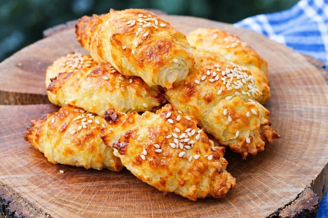 Herkes Peynirli Sanacak: Yoğurtlu Börek
