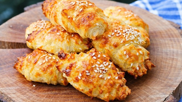 Herkes Peynirli Sanacak: Yoğurtlu Börek