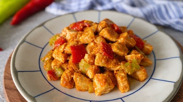 Ekmek Banmalık: Soslu Tavuk Sote