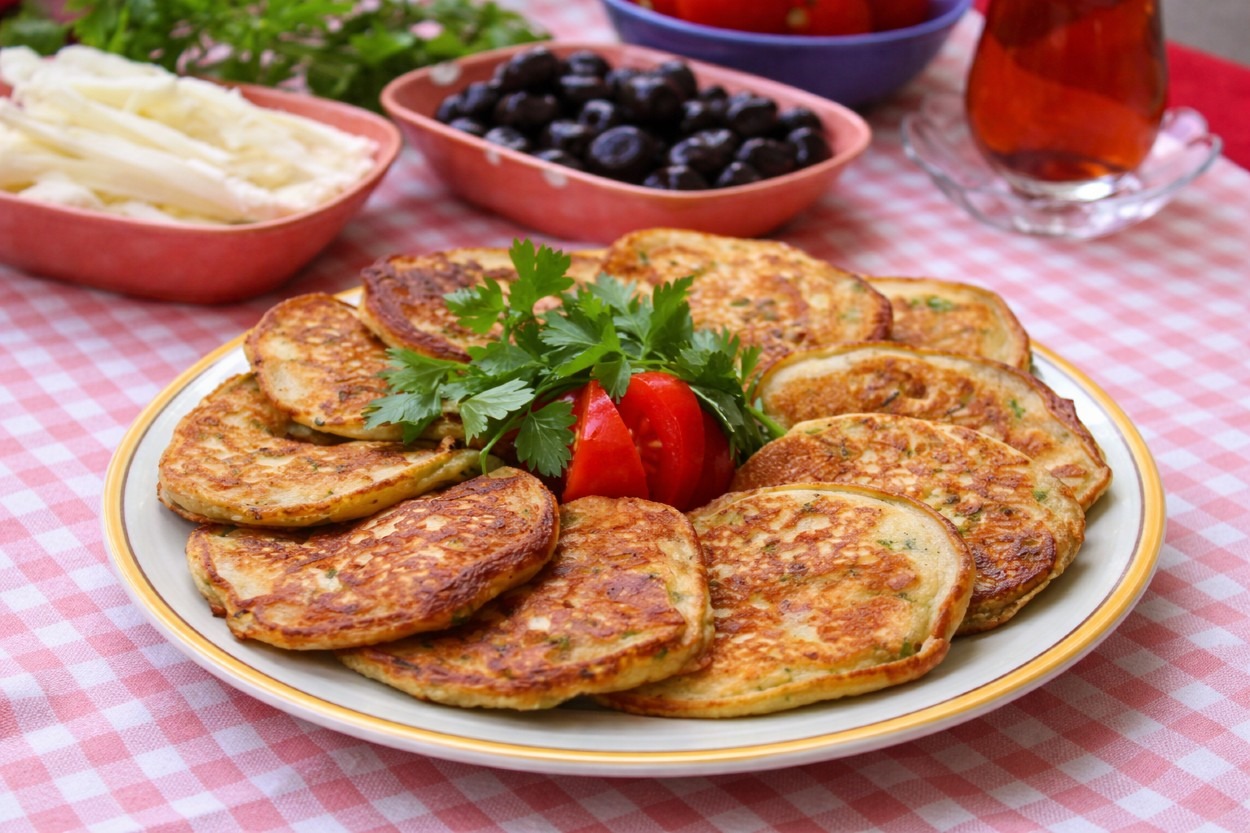 Çaylar Demlensin: Kahvaltılık Peynirli Pancake