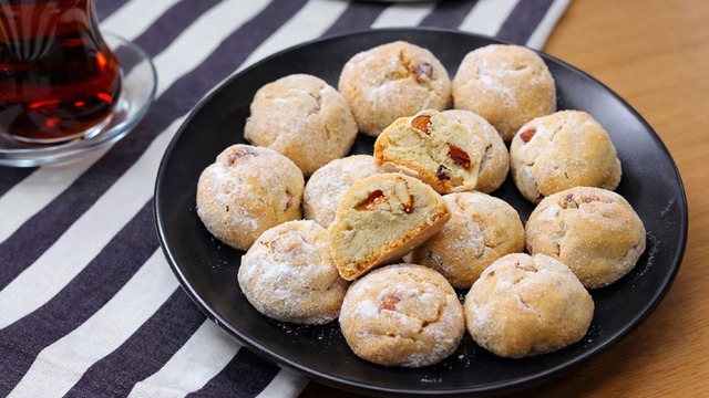 Meşhur Gökçeada Lezzeti: Efi Badem Kurabiyesi