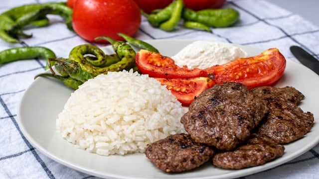 Sadece 2 Malzemeyle: Sivas Köftesi
