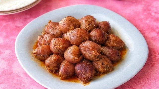 Sosuyla Başka Güzel: Kırmızı Soğan Dolması