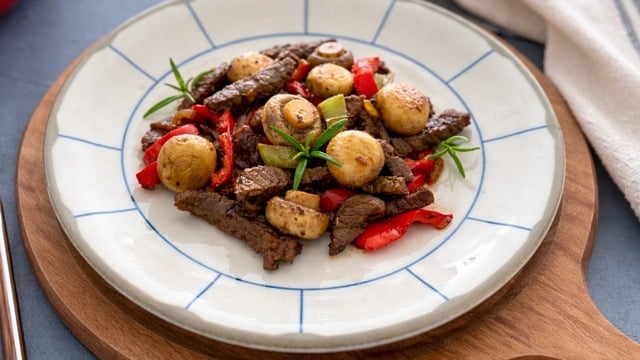 Protein Deposu: Biberli Mantarlı Et Sote