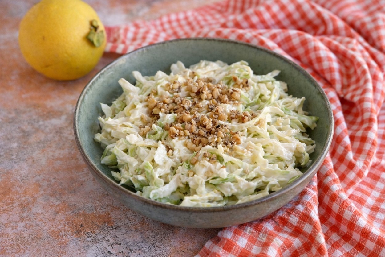 Kış Salatası: Ayvalı Marul Salatası