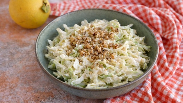 Kış Salatası: Ayvalı Marul Salatası