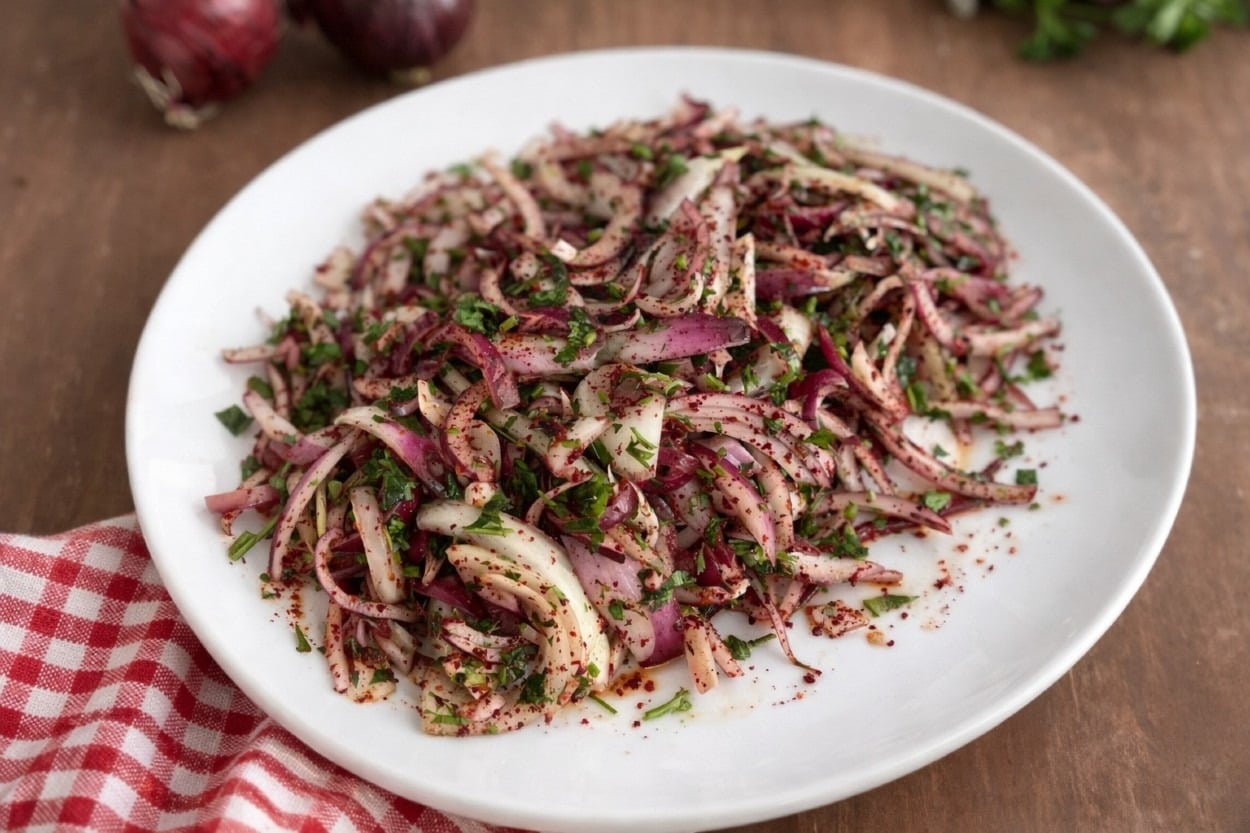 Kebabın Yanına: Adana Usulü Soğan Salatası