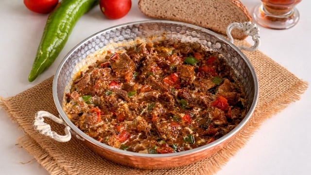 Şimdi Bol Proteinli: Kavurmalı Menemen