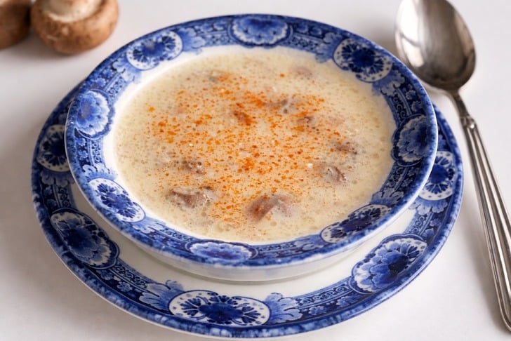 Terbiyeli Mantar Çorbası Tarifi