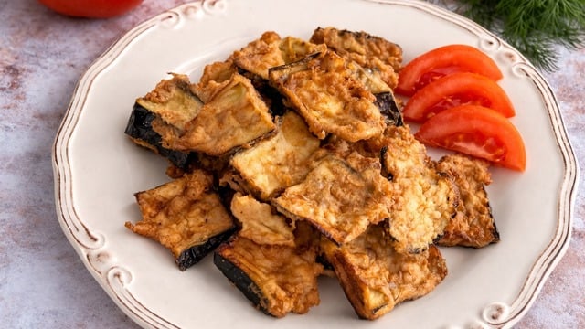 Yağ Çekmez: Yumurtalı Patlıcan Kızartması