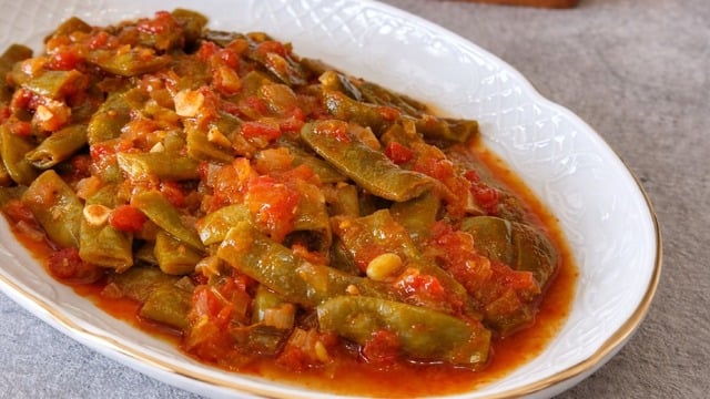Yaz Sofralarına: Zeytinyağlı Ayşekadın Fasulye