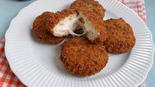 İçi Dolgulu: Kaşarlı Tavuk Köfte