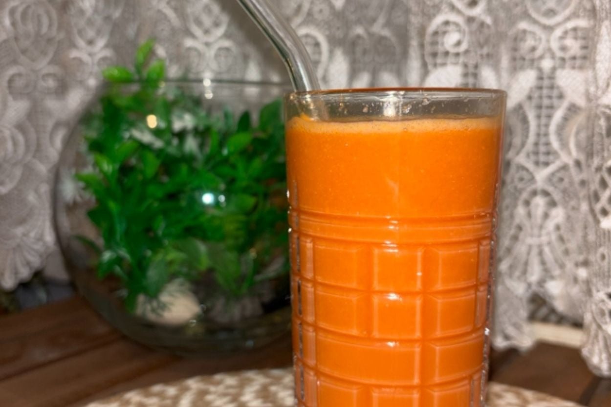 Vitamin Deposu: Ev Yapımı Karışık Meyve Suyu