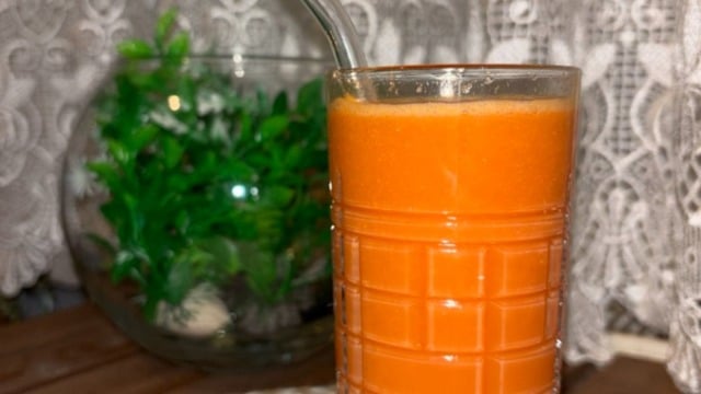 Vitamin Deposu: Ev Yapımı Karışık Meyve Suyu