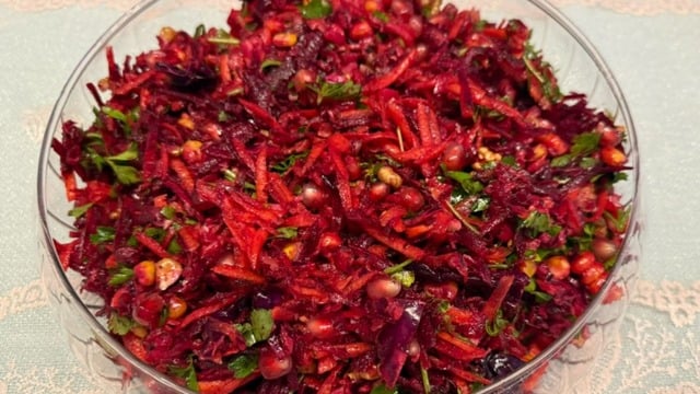 Rengarenk: Mor Lahanalı Pancar Salatası