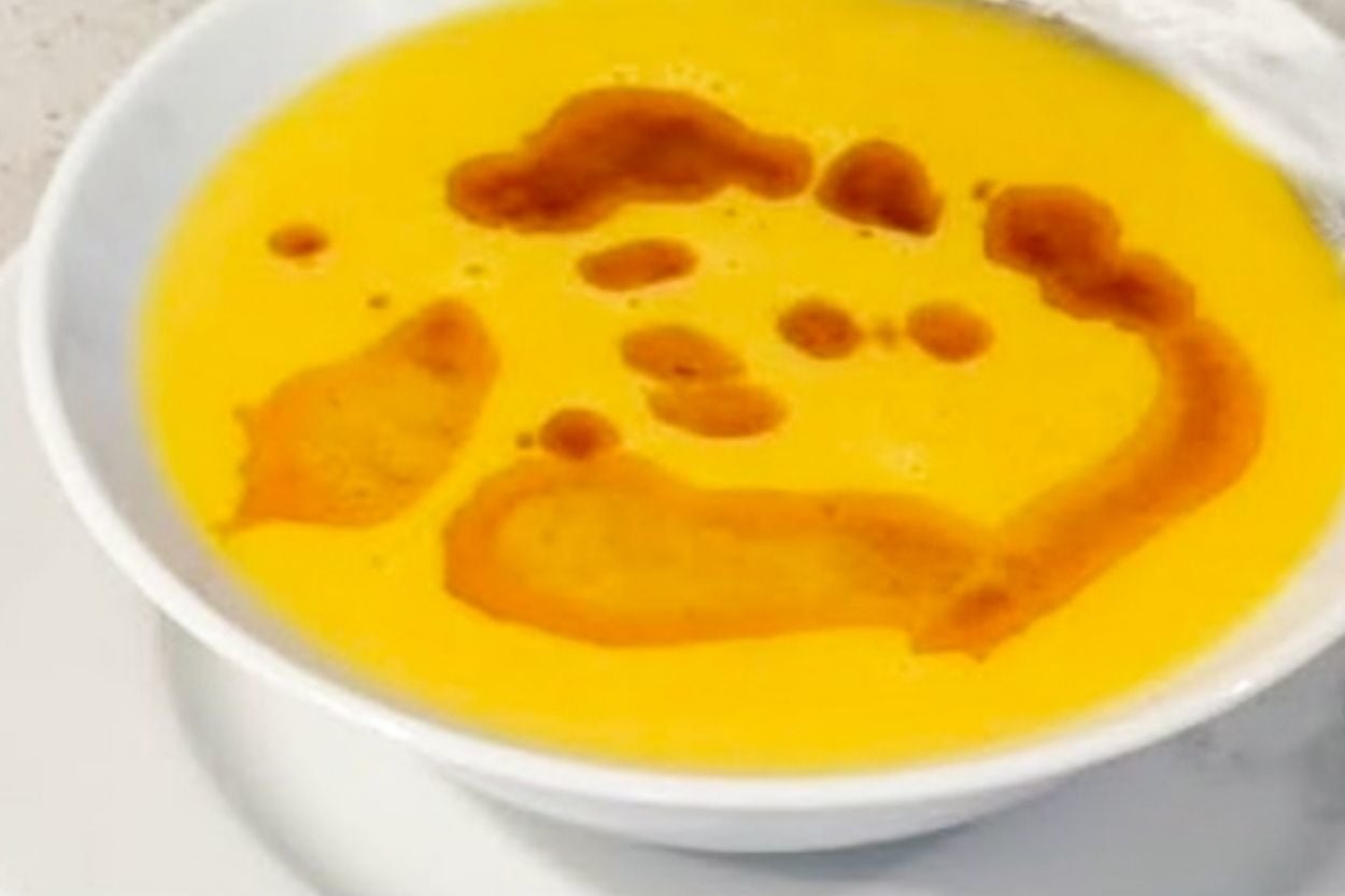 İç Isıtan: Tam Kıvamında Zerdeçallı Mercimek Çorbası