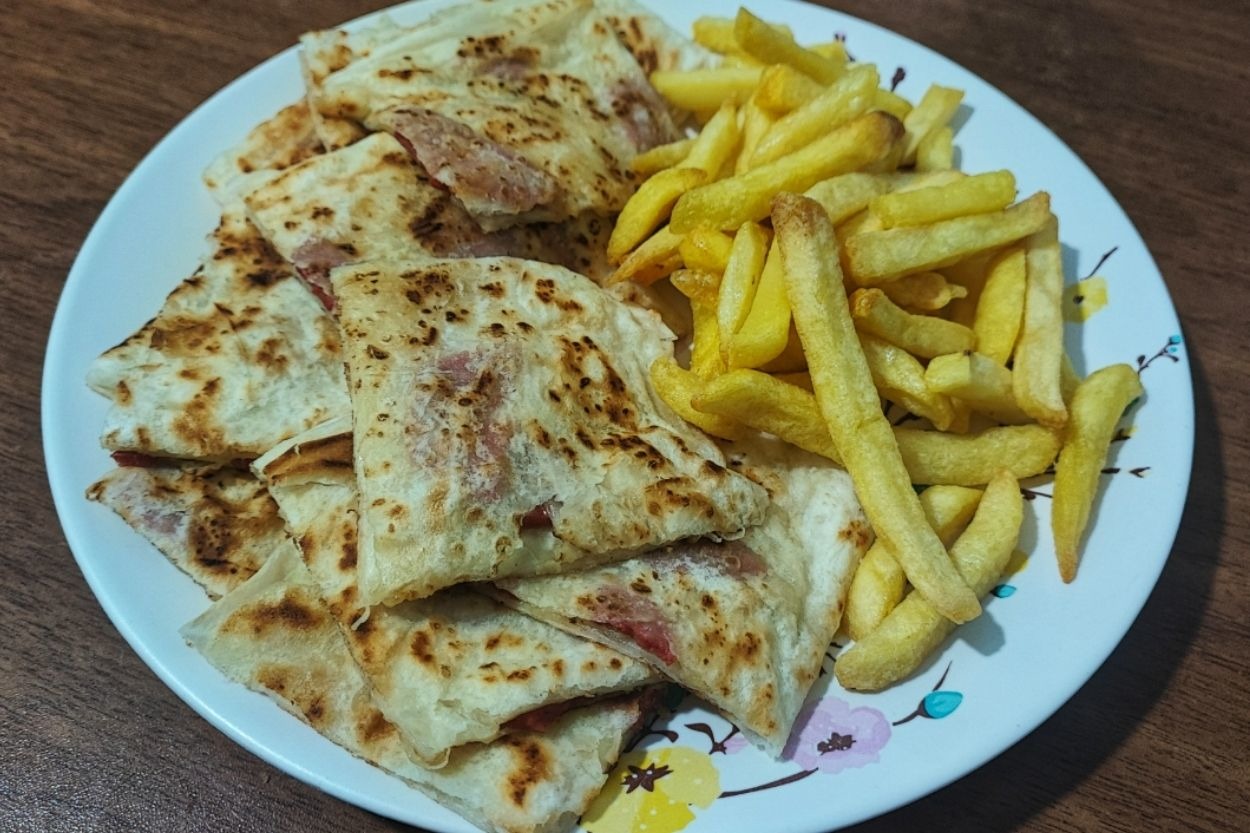 Reyhan'ın Tarifi: Sucuklu Kaşarlı Gözleme