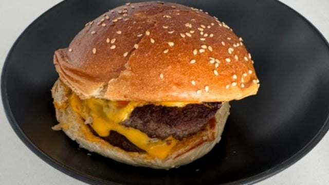 Emir'in Tarifi: Evde Cheeseburger