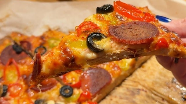 Merve'nin Tarifi: Tavuk Tabanlı Pizza