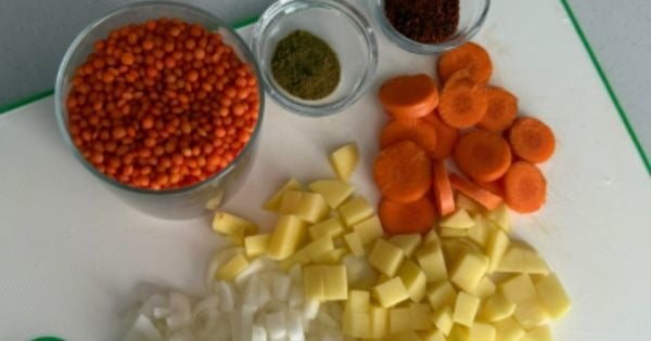 tam-kivaminda-sebzeli-mercimek-corbasi-asama1