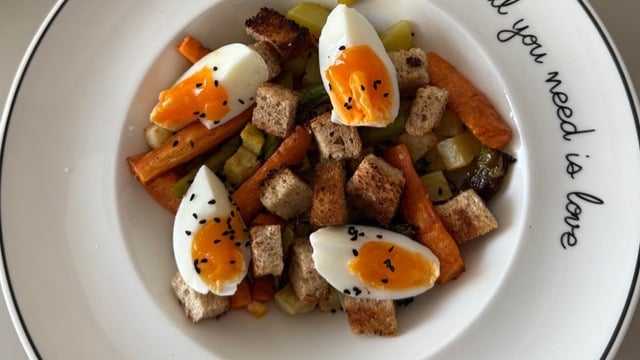 Esra'nın Tarifi: Yumurtalı Sebzeli Bowl
