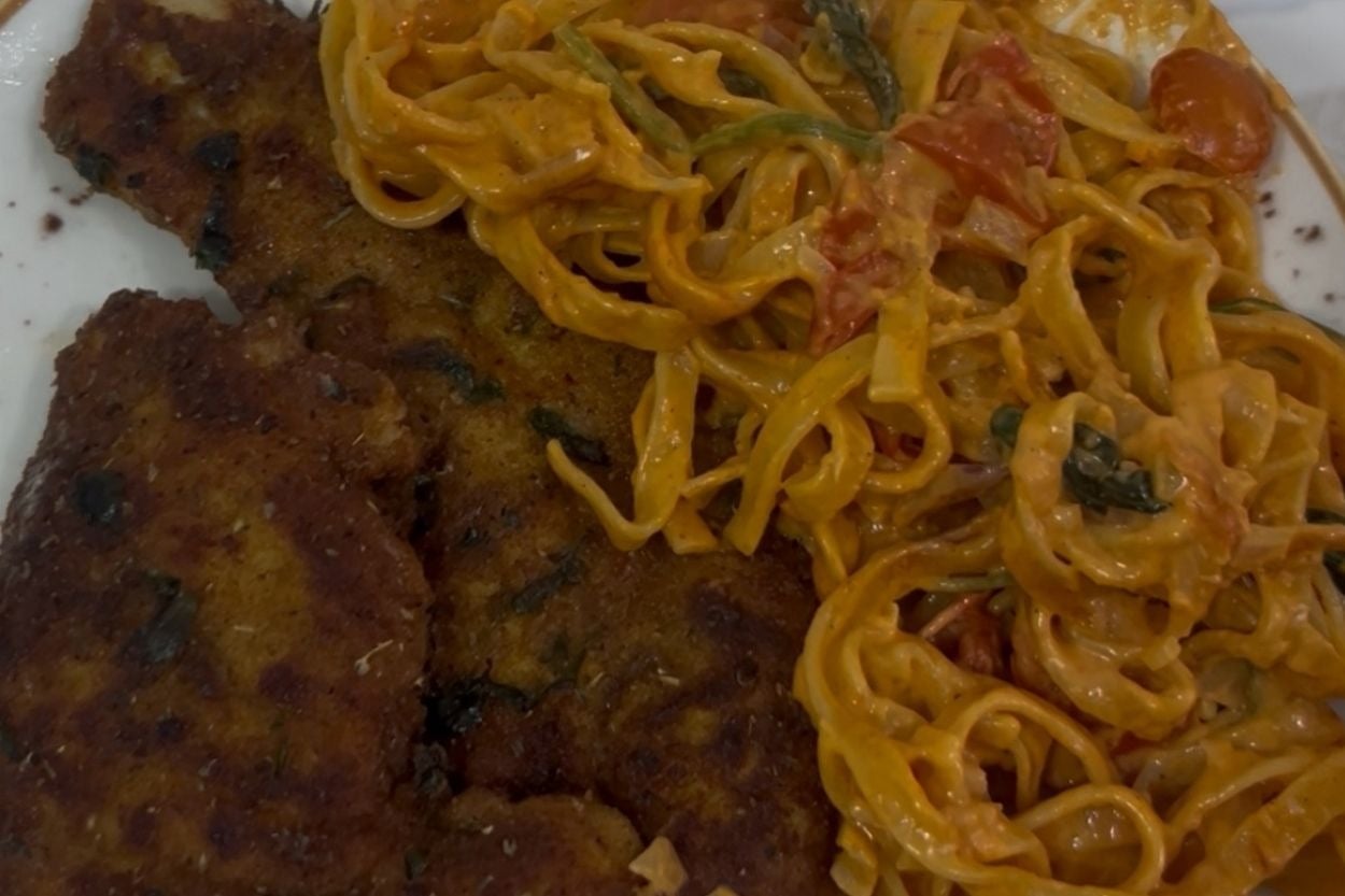 Tek Tavada: Domatesli Ispanaklı Tagliatelle Makarna