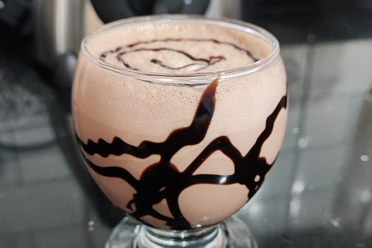 Reyhan'ın Tarifi: Çikolata Kremalı Milkshake