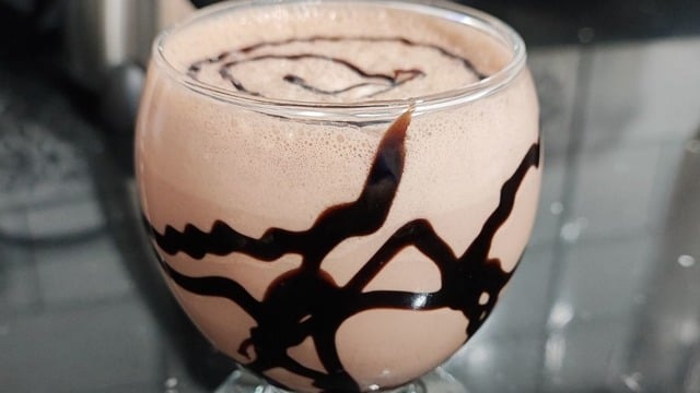 Reyhan'ın Tarifi: Çikolata Kremalı Milkshake