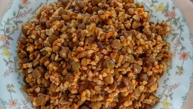 Gözde'nin Tarifi: Tavuk Suyuna Mercimekli Bulgur Pilavı