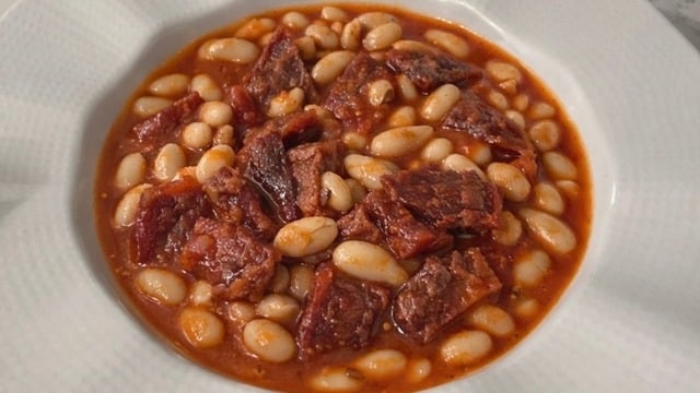 Edanur'un Tarifi: Lokanta Usulü Pastırmalı Kuru Fasulye