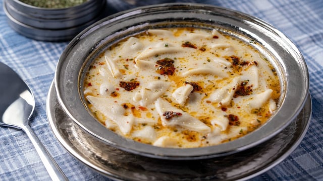 Çok Doyurucu: Yoğurtlu Nohutlu Mantı Çorbası