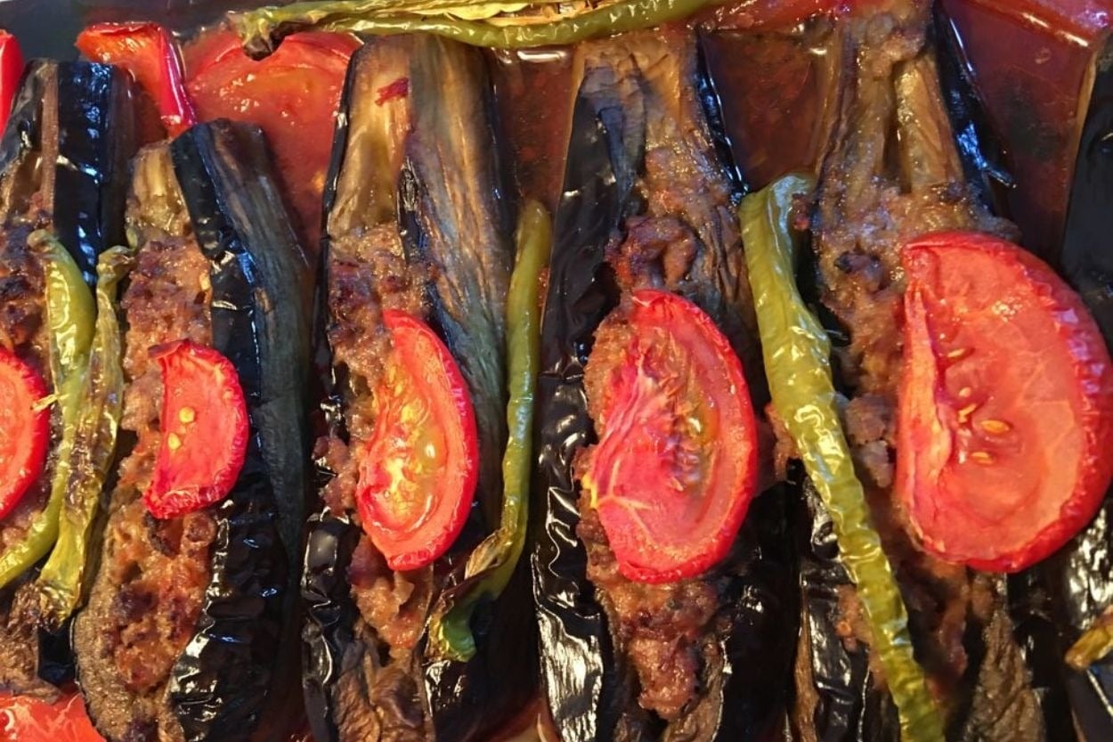 Yağmur'un Tarifi: Bol Kıymalı Karnıyarık