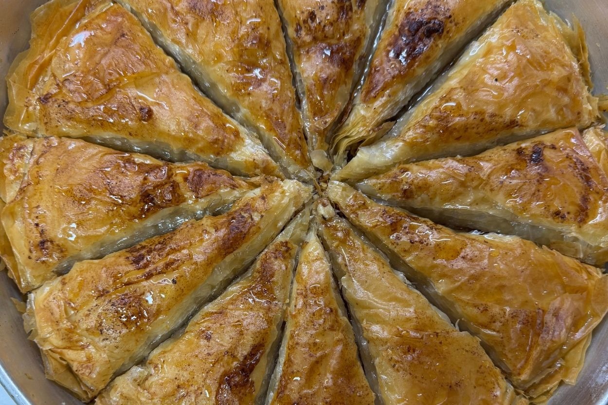 Emir'in Tarifi: Havuç Dilimi Cevizli Ev Baklavası
