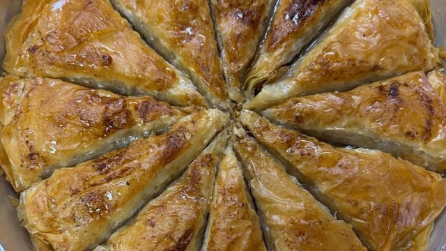 Emir'in Tarifi: Havuç Dilimi Cevizli Ev Baklavası