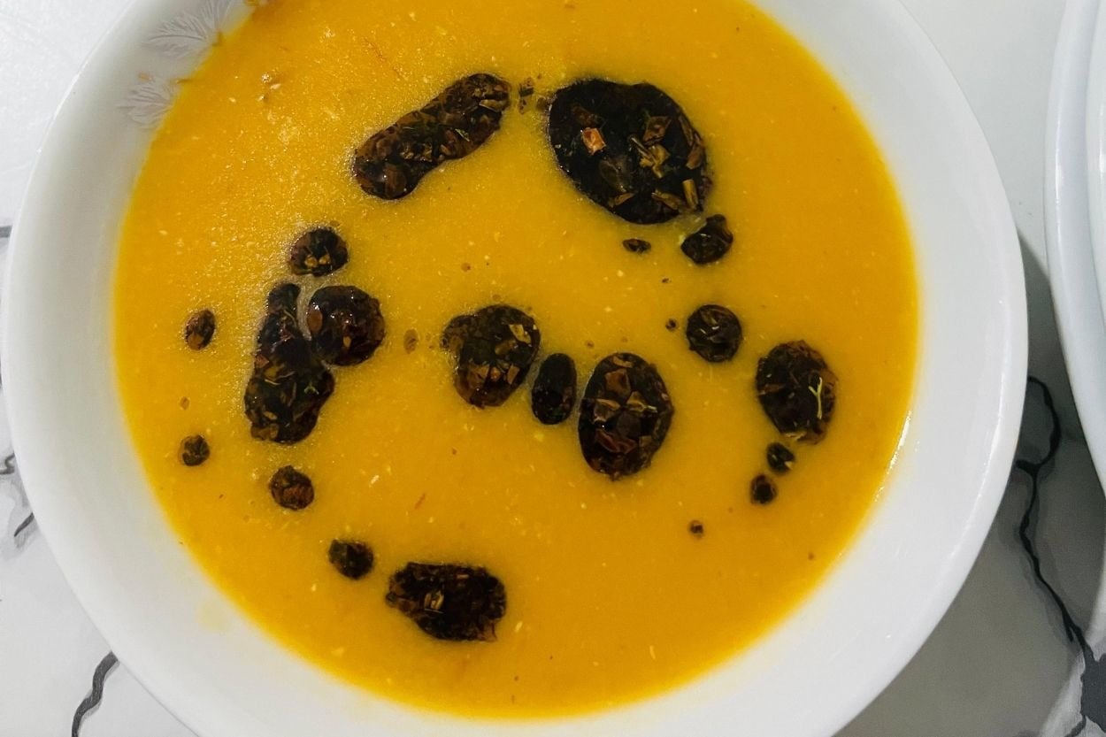 Menşure'nin Tarifi: Lokanta Usulü Kırmızı Mercimek Çorbası