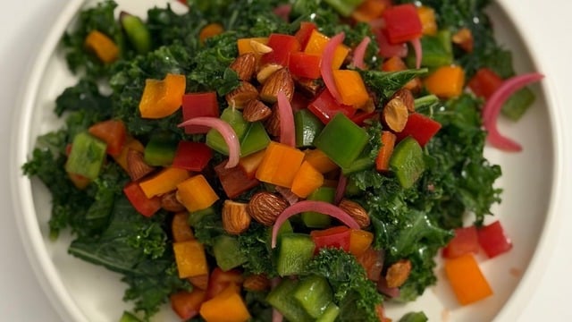 Rengarenk: Kale Otlu Salata