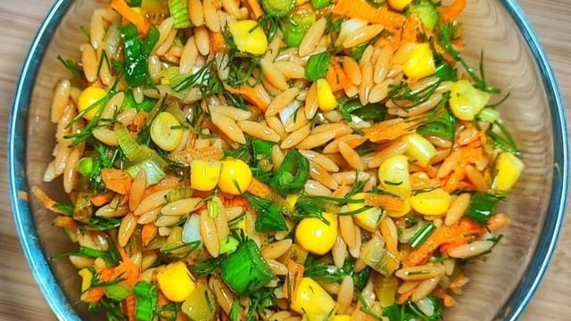 Reyhan'ın Tarifi: Mısırlı Şehriye Salatası
