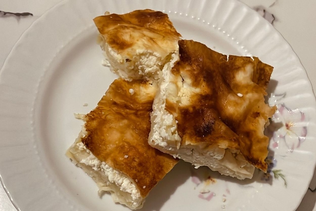 Menşure'nin Tarifi: Ev Yapımı Peynirli Börek