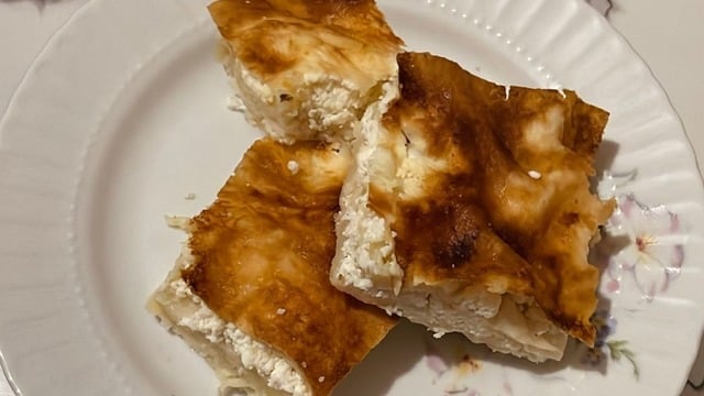 Menşure'nin Tarifi: Ev Yapımı Peynirli Börek