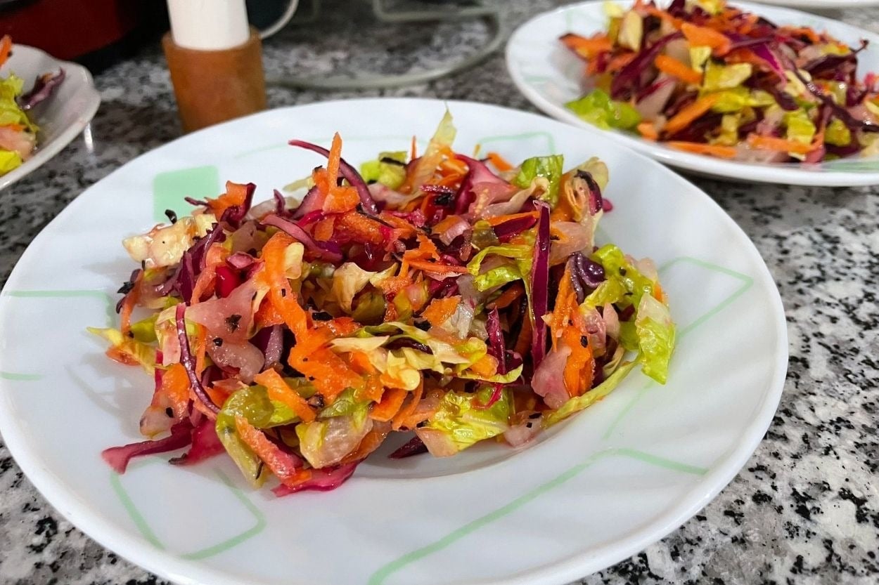 Menşure'nin Tarifi: Restoran Usulü Mevsim Salatası