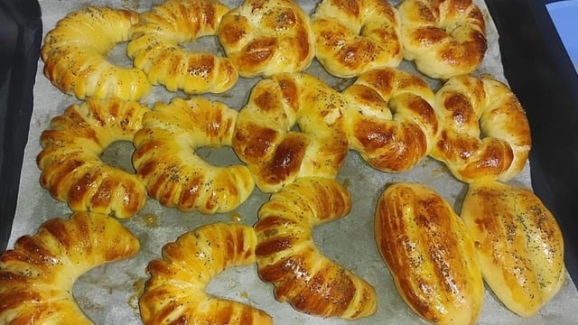 Esma'nın Tarifi: Mayalı Puf Kabaran Poğaça