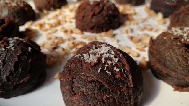 Reyhan'ın Tarifi: Brownie Tadında Un Helvası