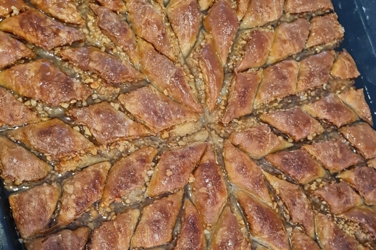 Eda'nın Tarifi: El Açması Ev Baklavası