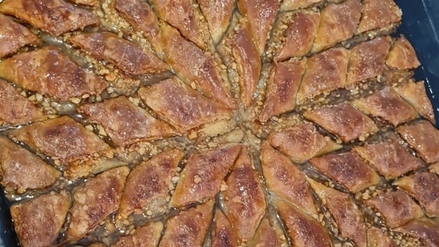 Eda'nın Tarifi: El Açması Ev Baklavası