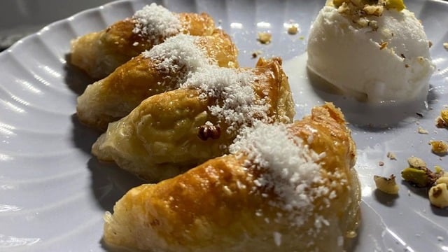 Zübeyde'nin Tarifi: Dondurma Eşliğinde Şöbiyet