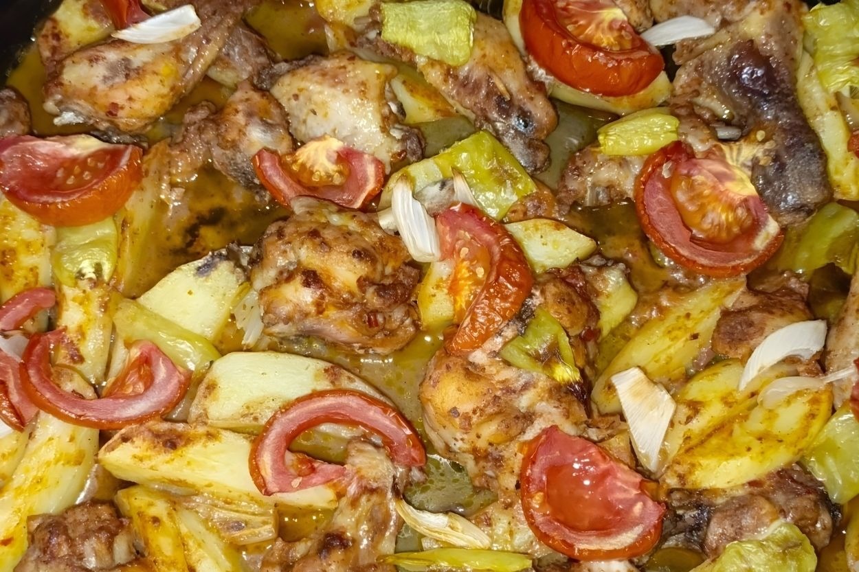 Esma'nın Tarifi: Fırında Bol Sebzeli Tavuk