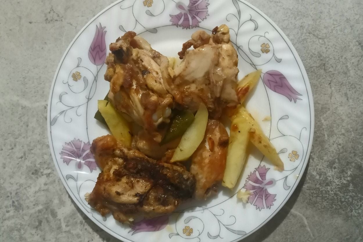 Cansu'nun Tarifi: Fırında Pratik Tavuk Patates