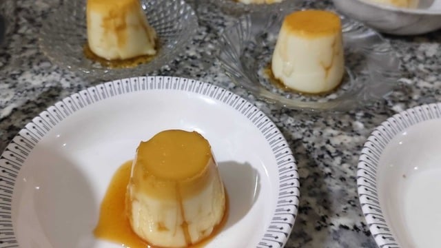 Altın Renkli: Yalancı Krem Karamel Tatlısı