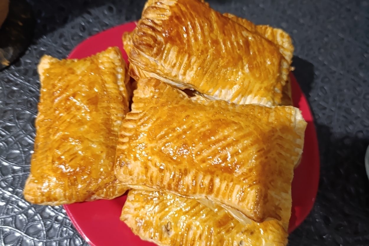 Eliz'in Tarifi: Çikolatalı Cevizli Milföy Tatlısı